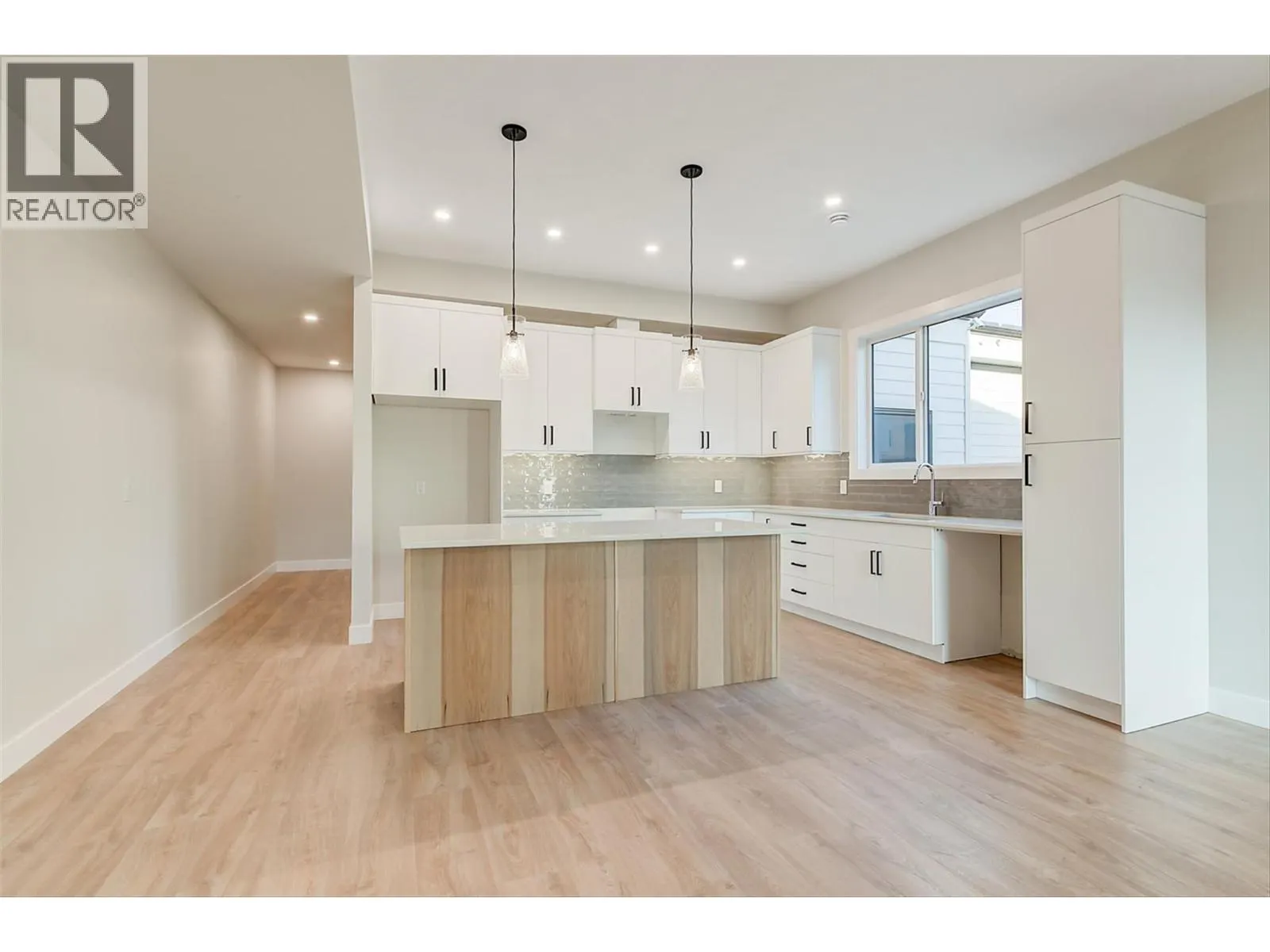 732 Coopland Crescent Unit# 4