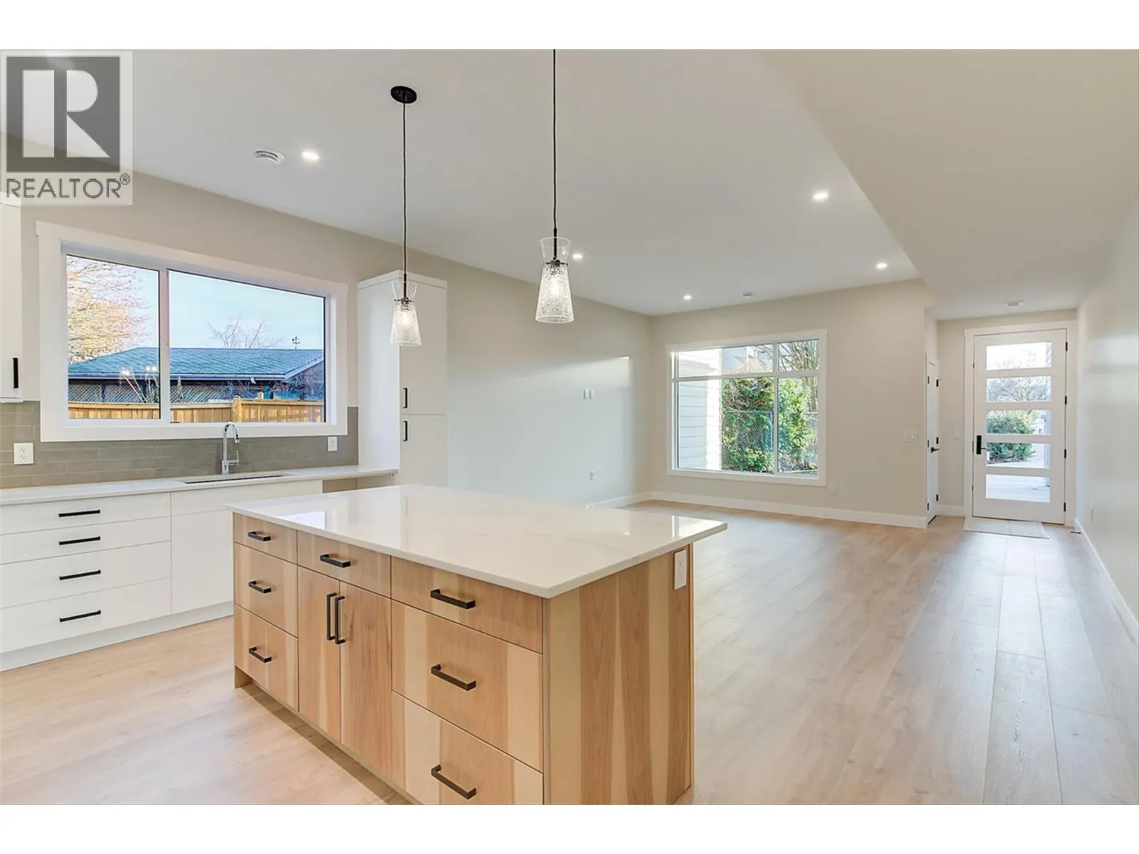 732 Coopland Crescent Unit# 4