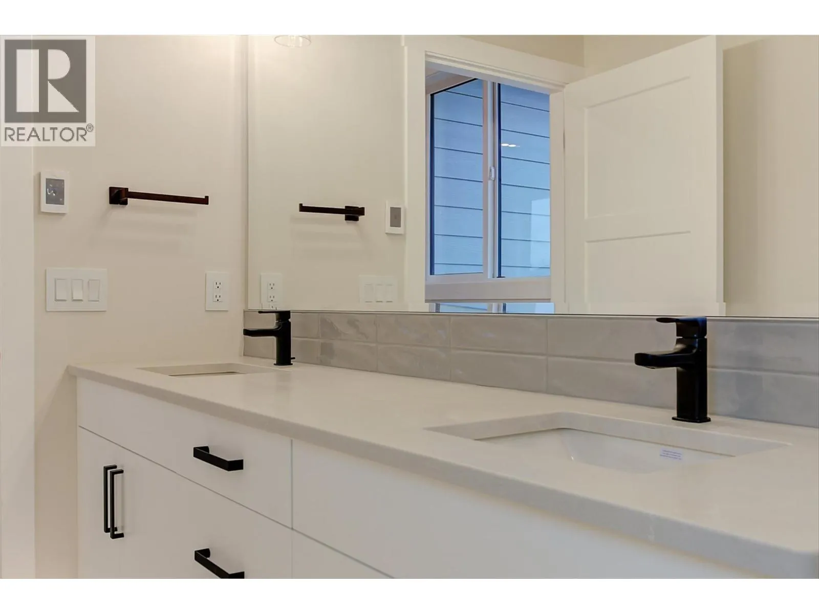 732 Coopland Crescent Unit# 4