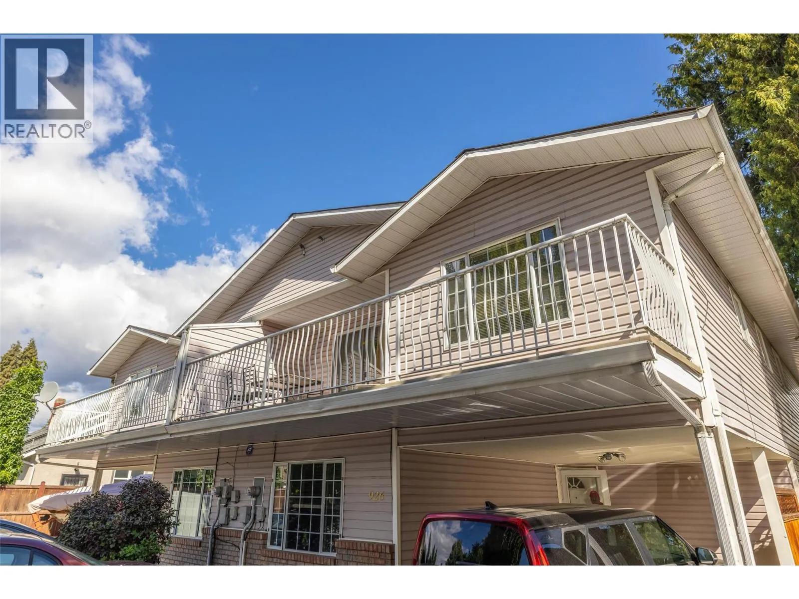 922 & 926 Borden Avenue