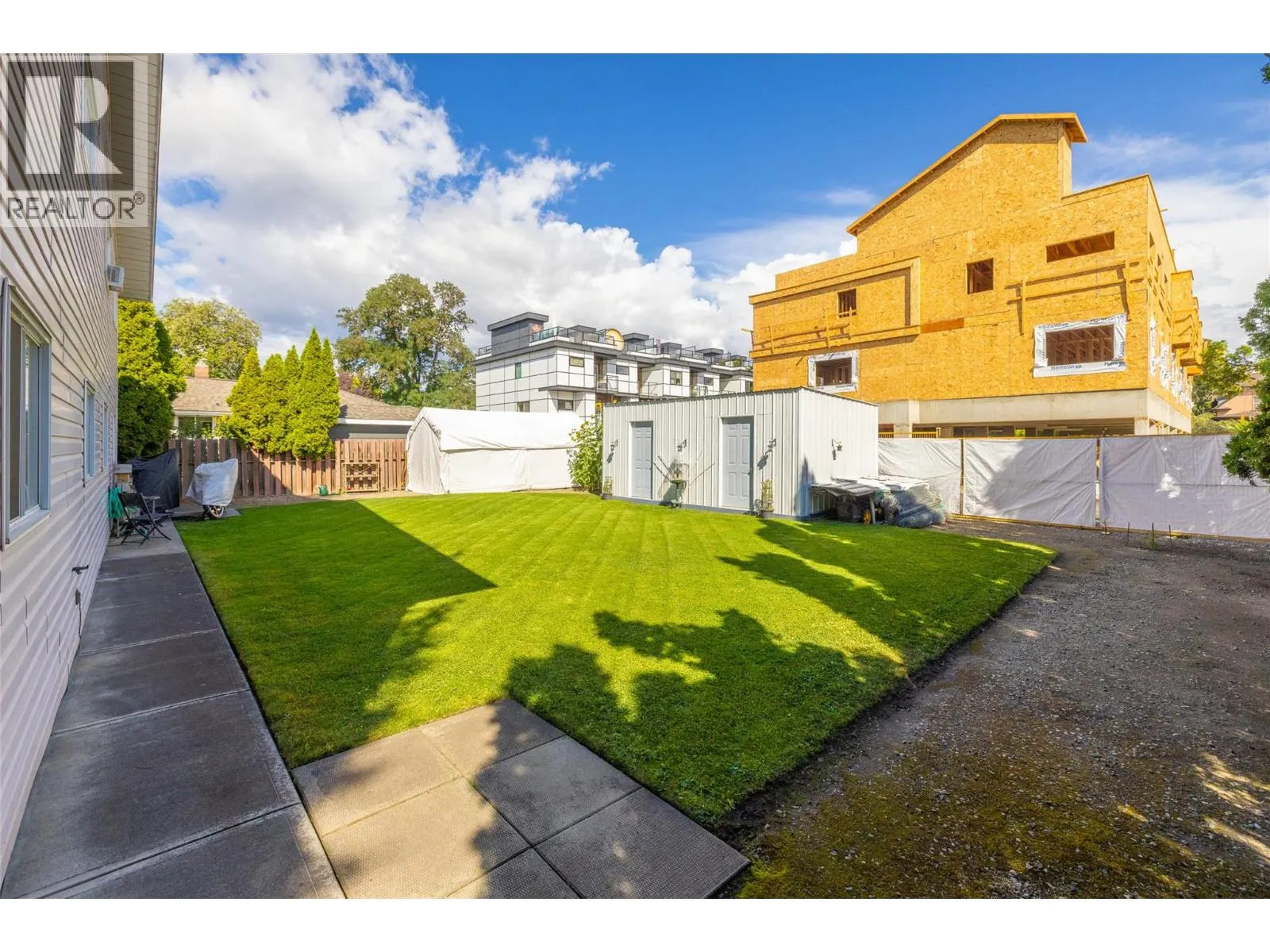 922 & 926 Borden Avenue
