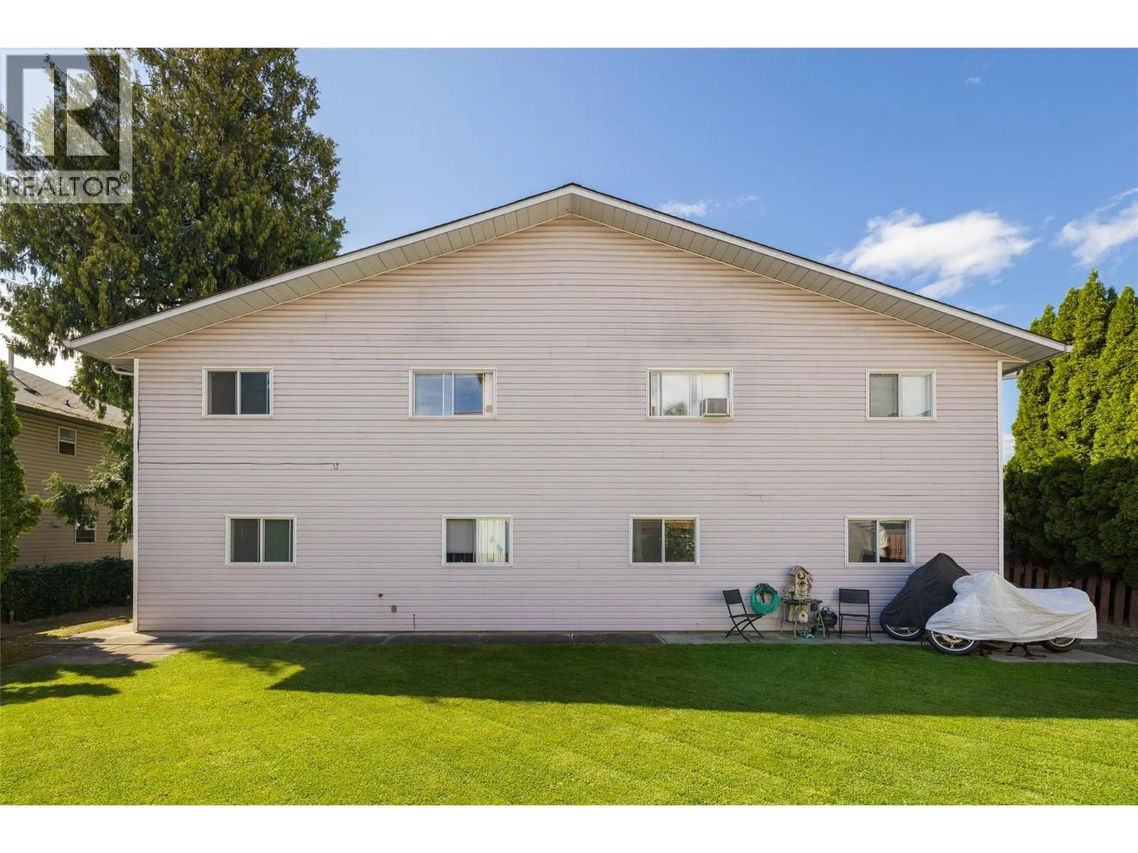 922 & 926 Borden Avenue