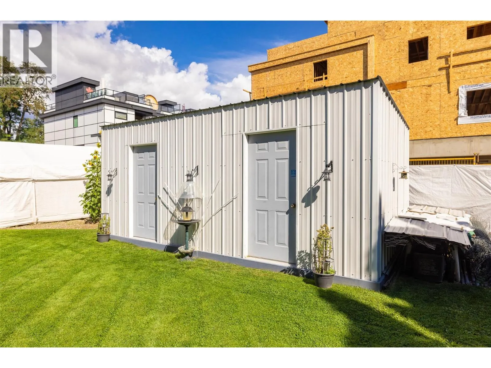 922 & 926 Borden Avenue