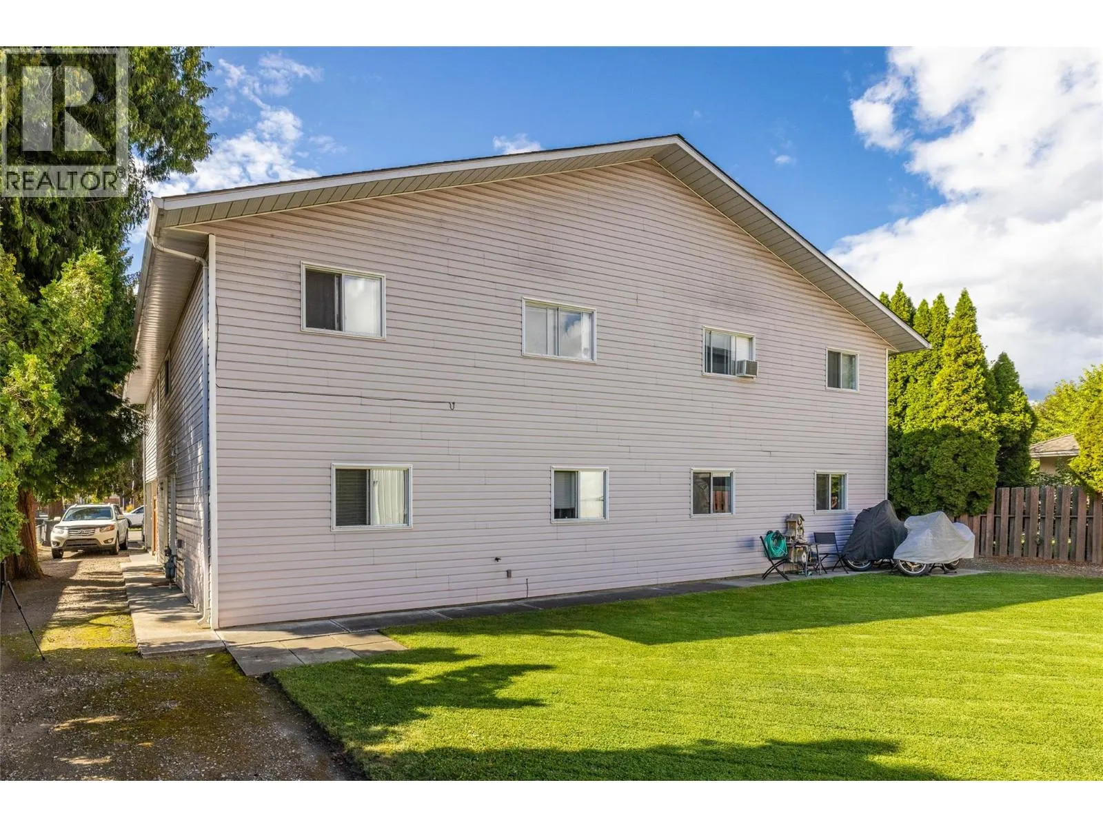 922 & 926 Borden Avenue