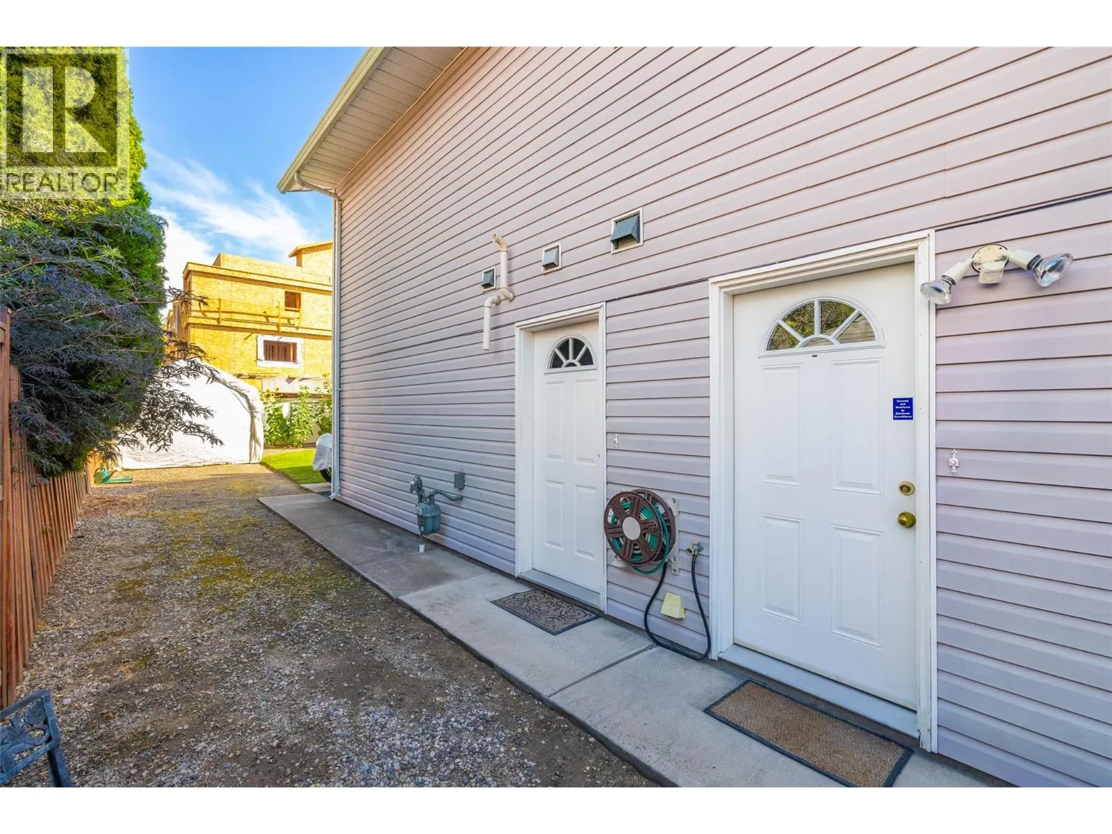 922 & 926 Borden Avenue