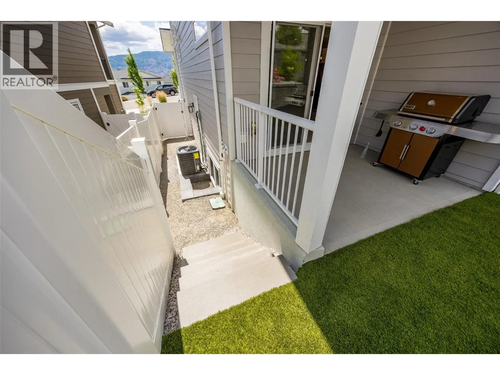 3329 Hawks Crescent