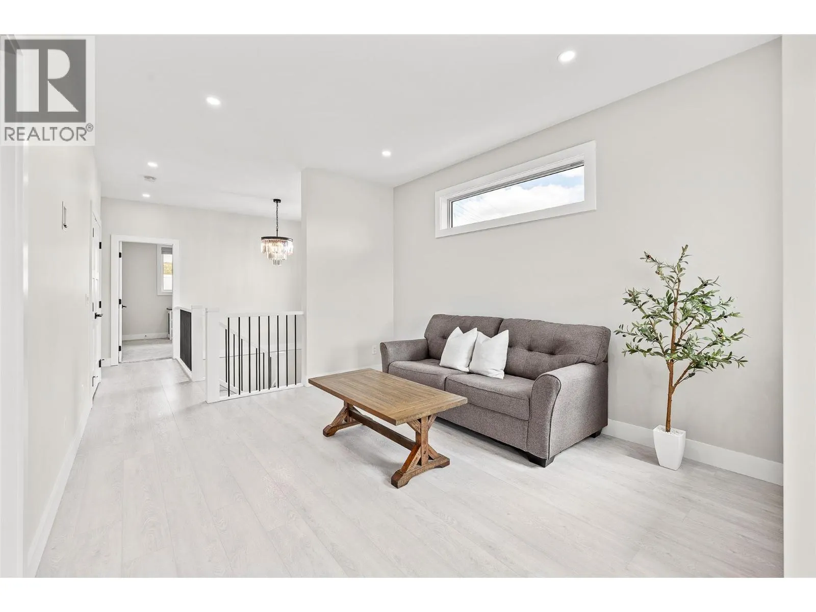 3329 Hawks Crescent
