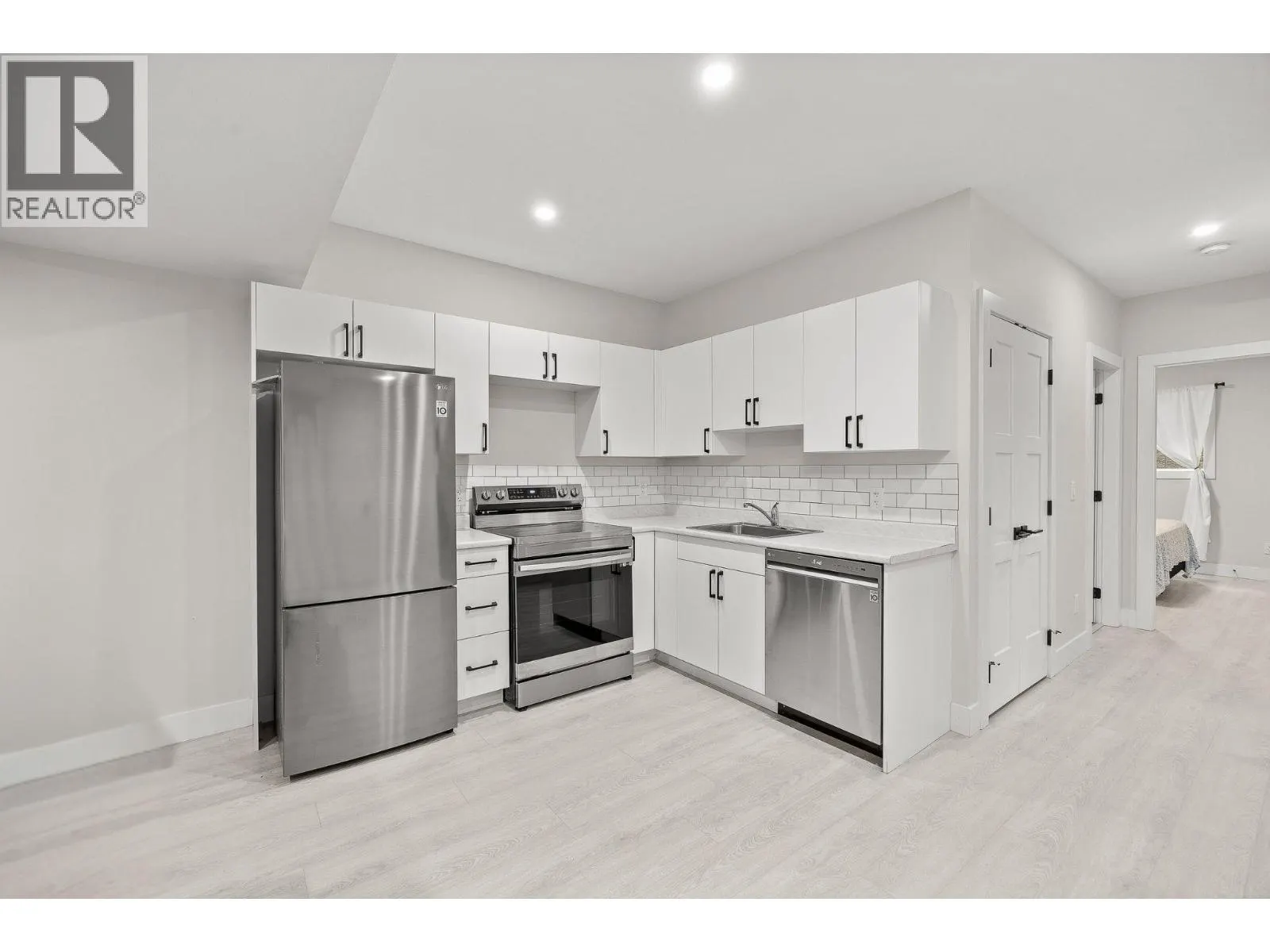 3329 Hawks Crescent