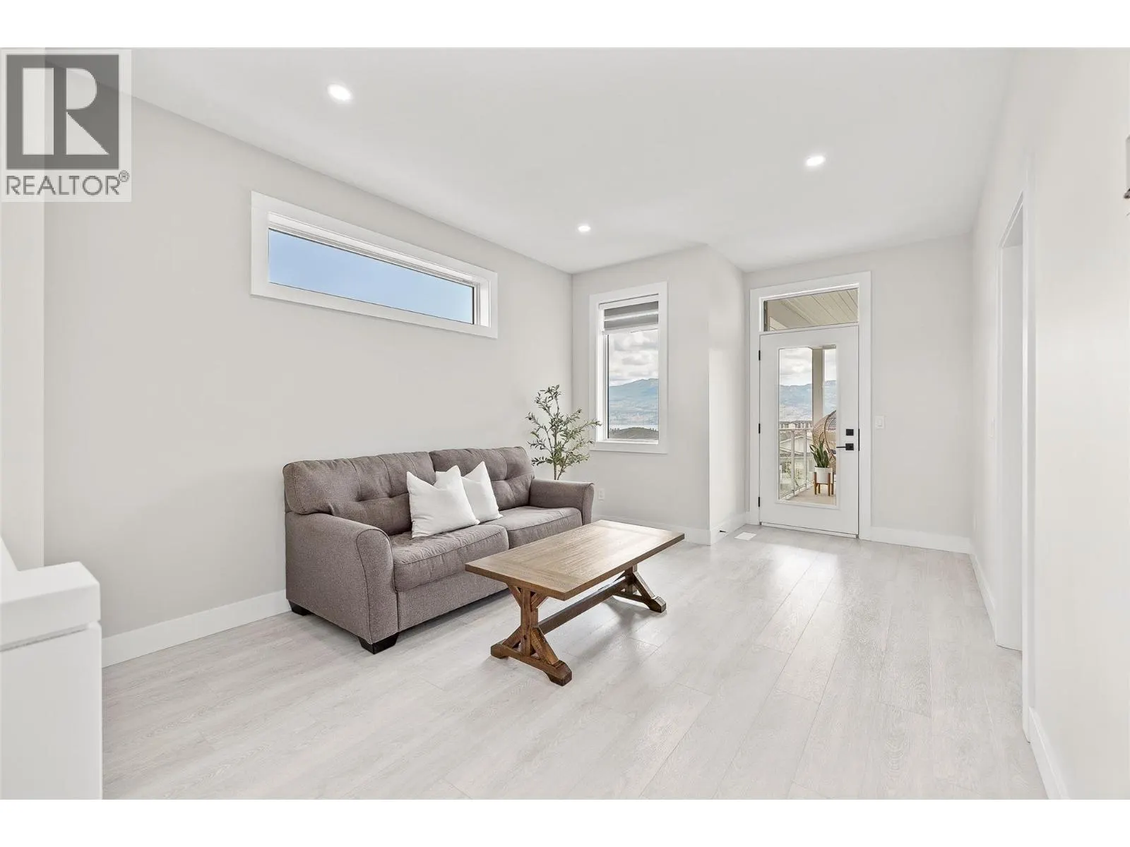 3329 Hawks Crescent