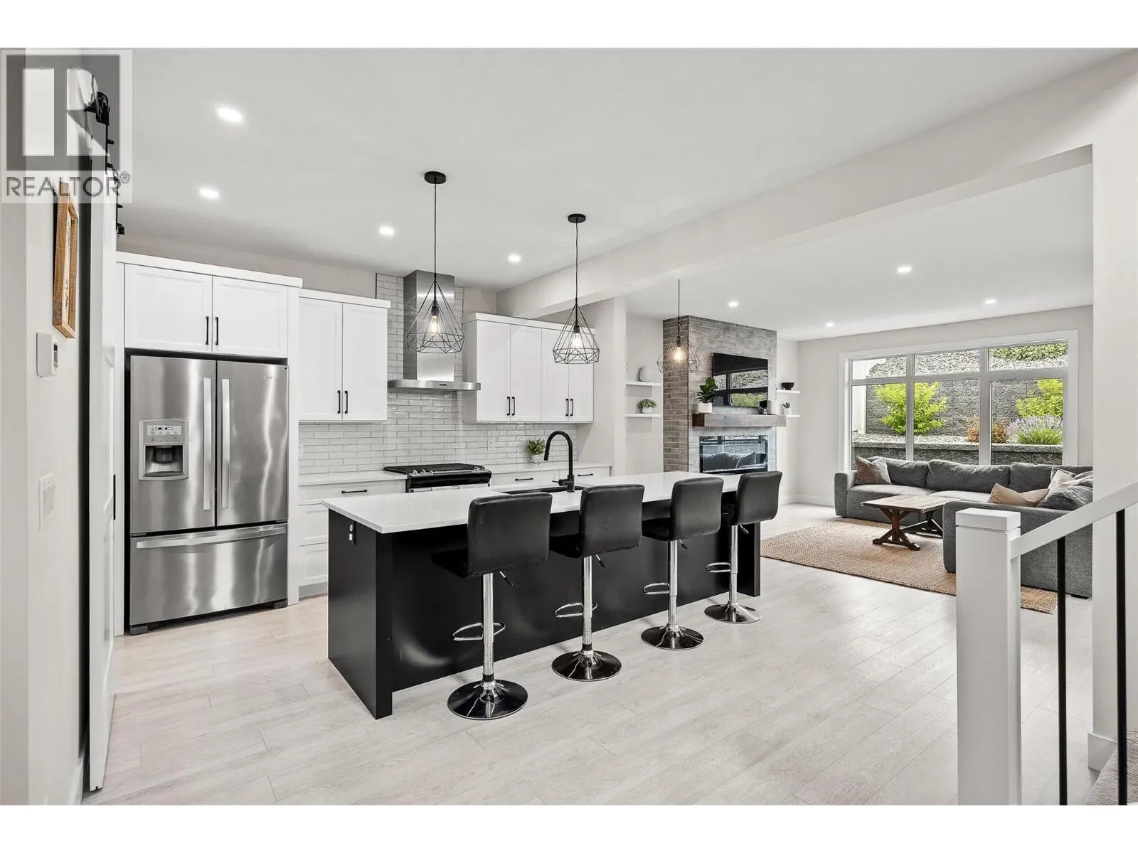 3329 Hawks Crescent