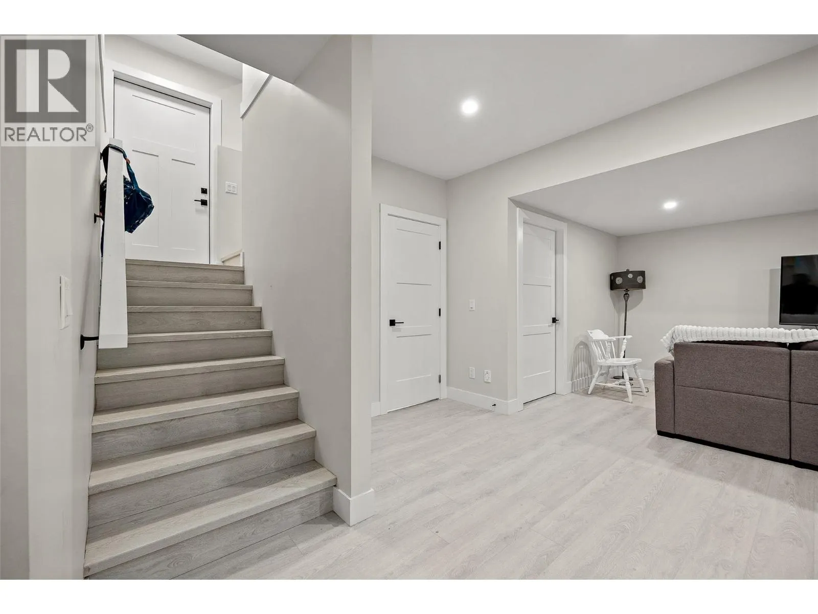 3329 Hawks Crescent