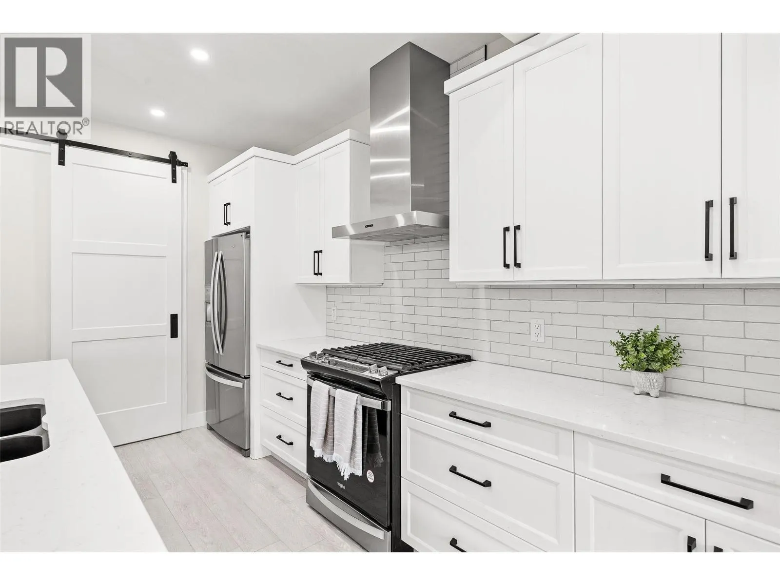 3329 Hawks Crescent