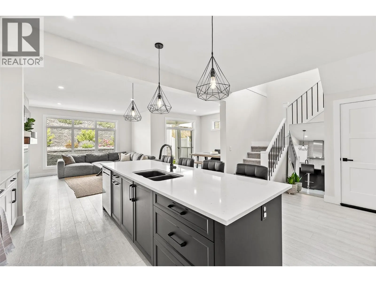 3329 Hawks Crescent