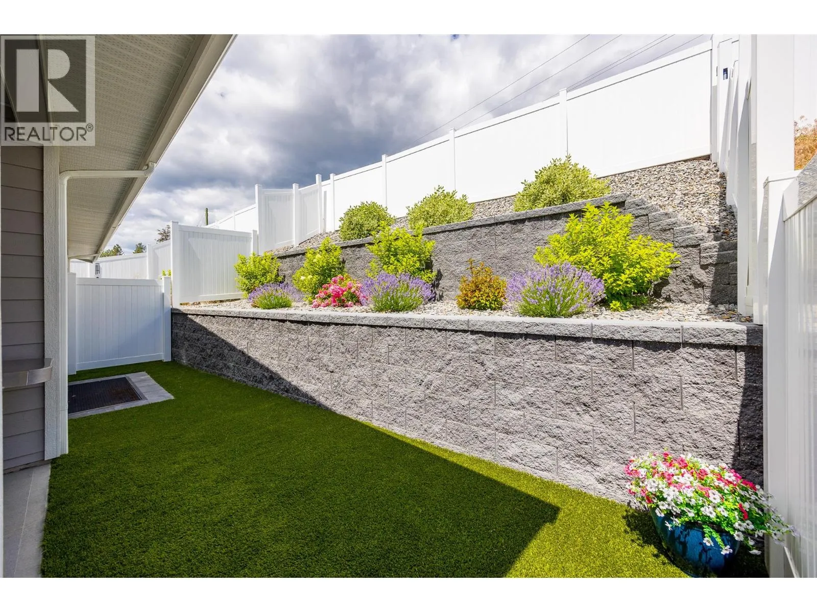 3329 Hawks Crescent