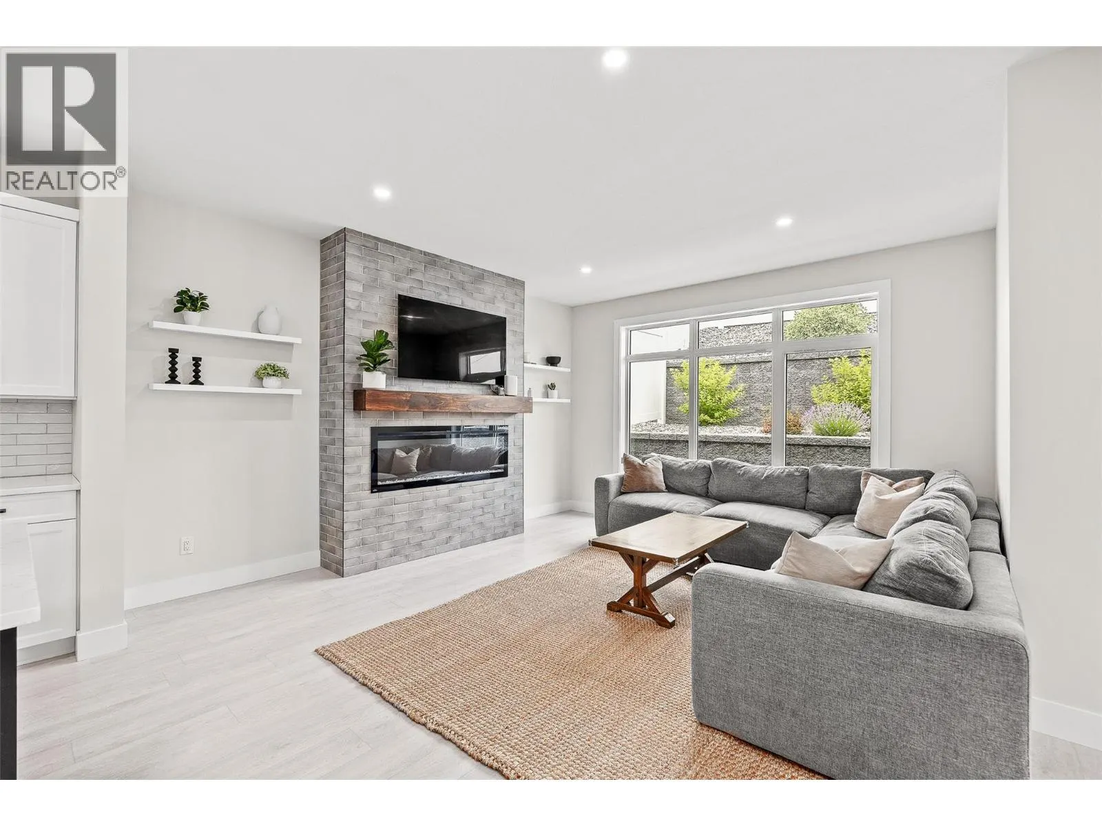3329 Hawks Crescent