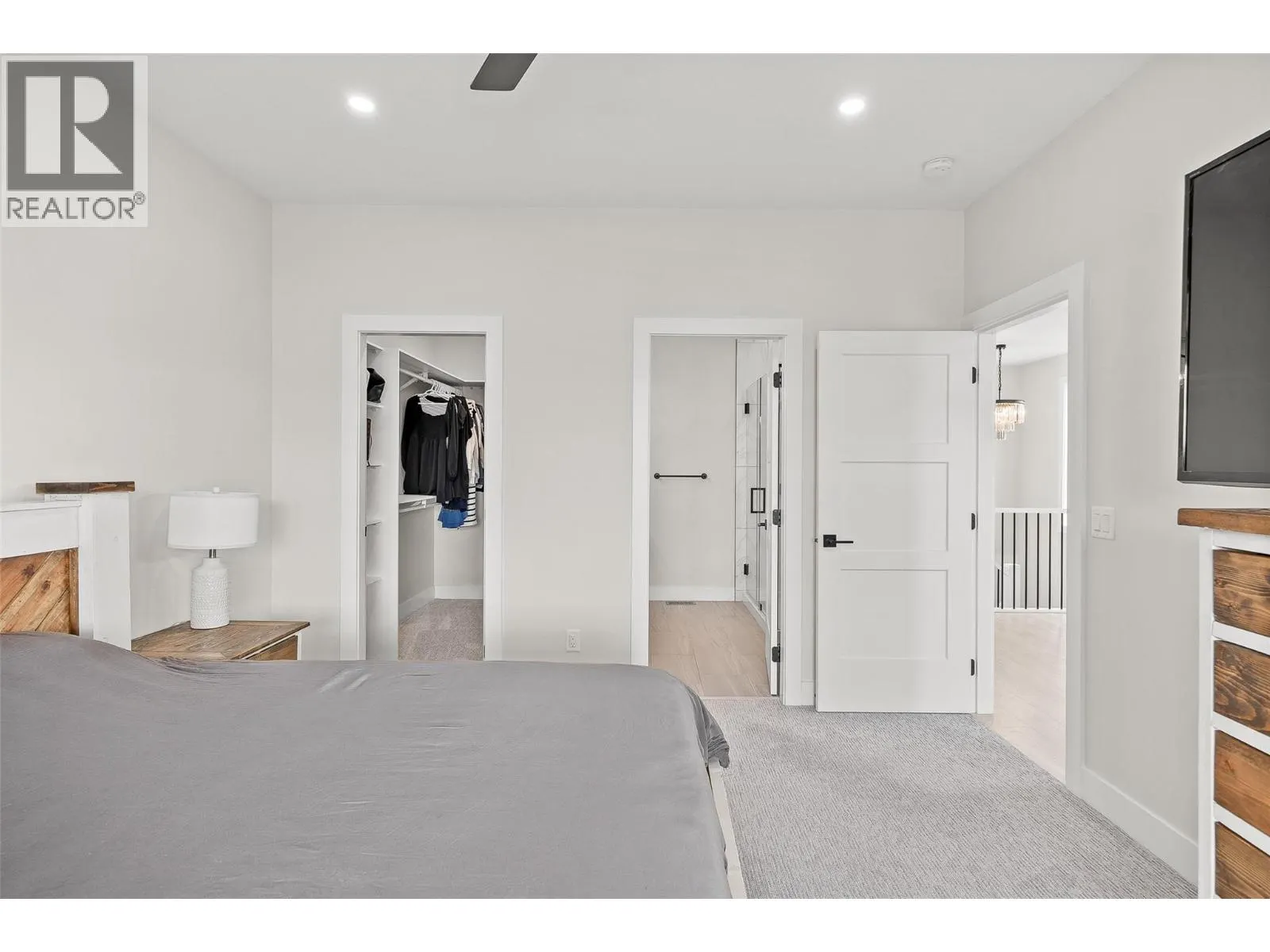 3329 Hawks Crescent