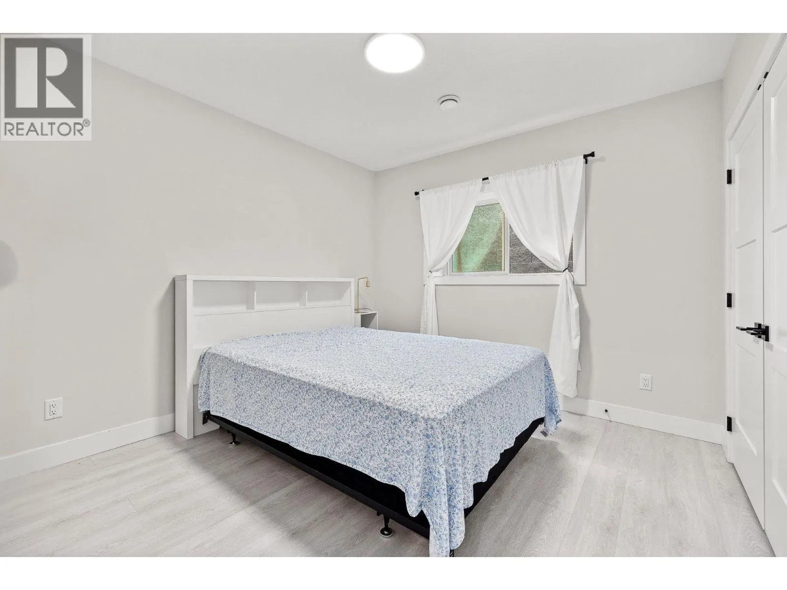 3329 Hawks Crescent