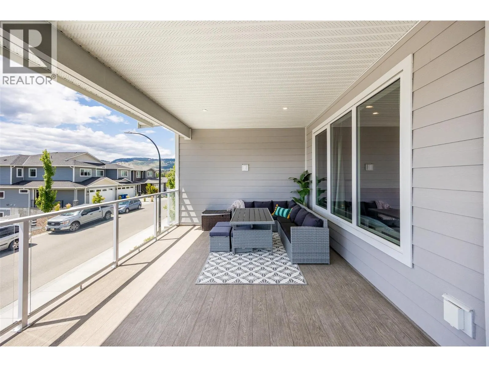 3329 Hawks Crescent