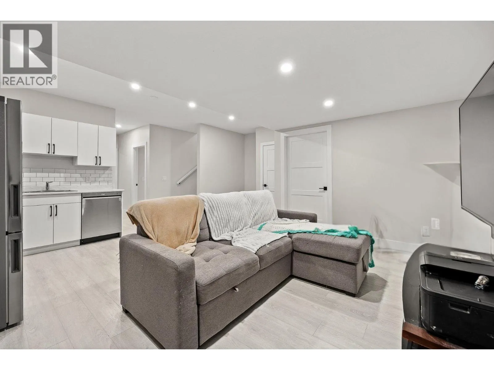 3329 Hawks Crescent