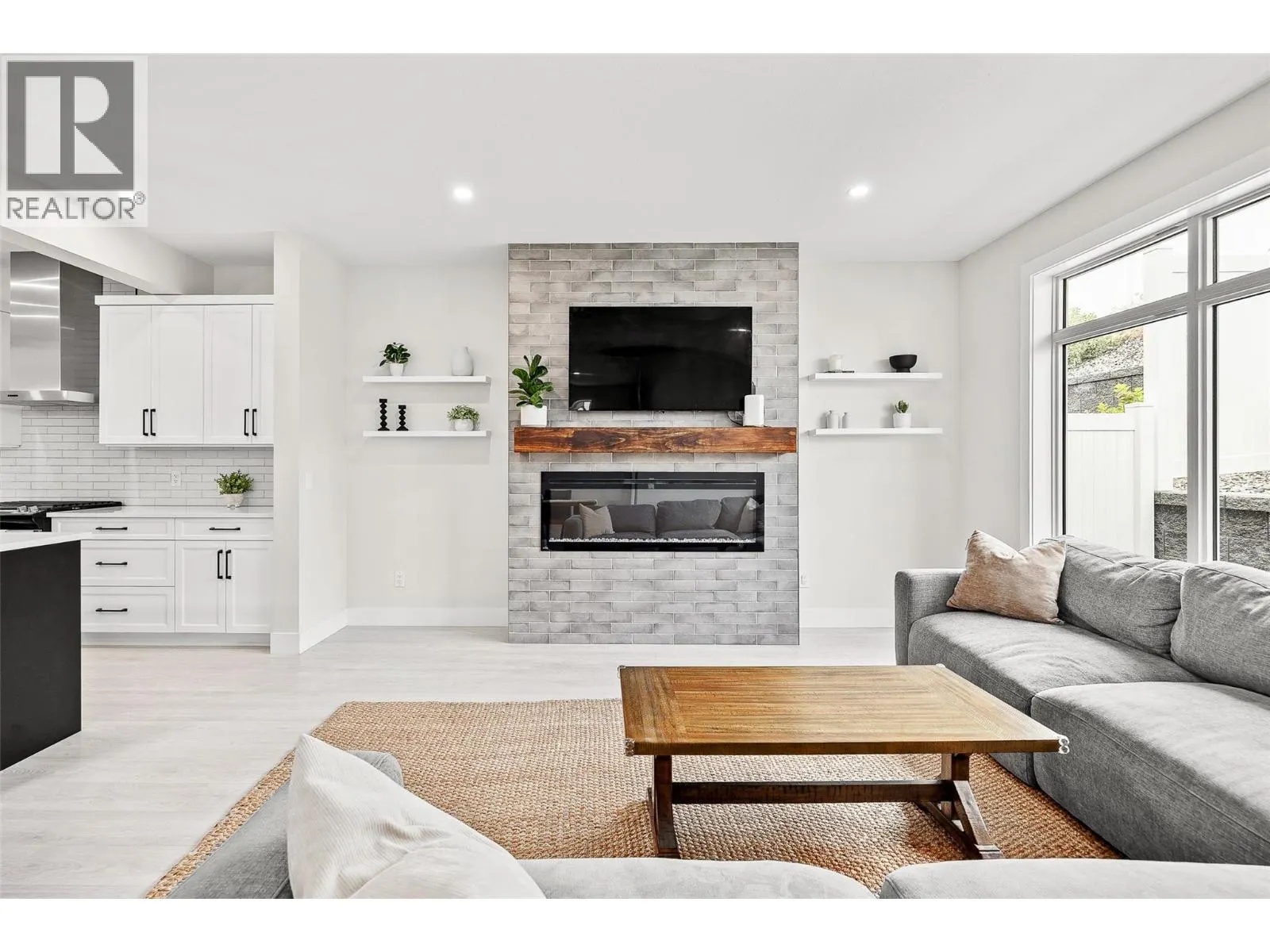 3329 Hawks Crescent