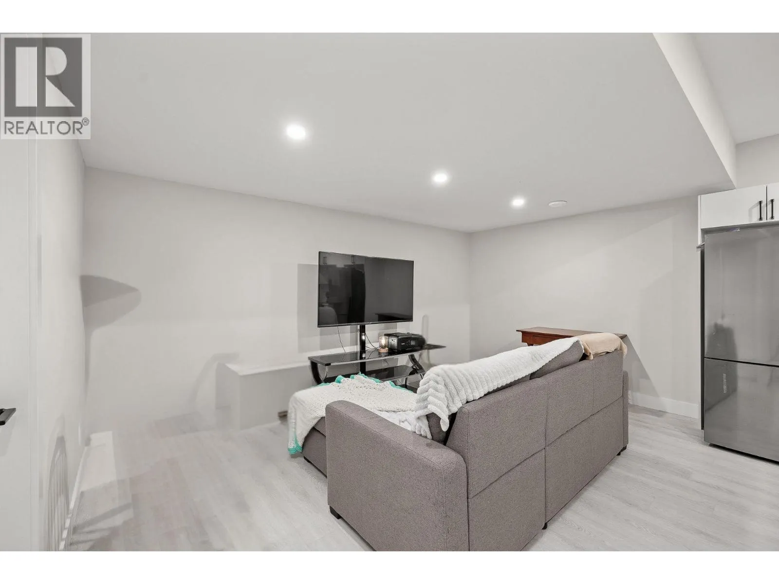 3329 Hawks Crescent