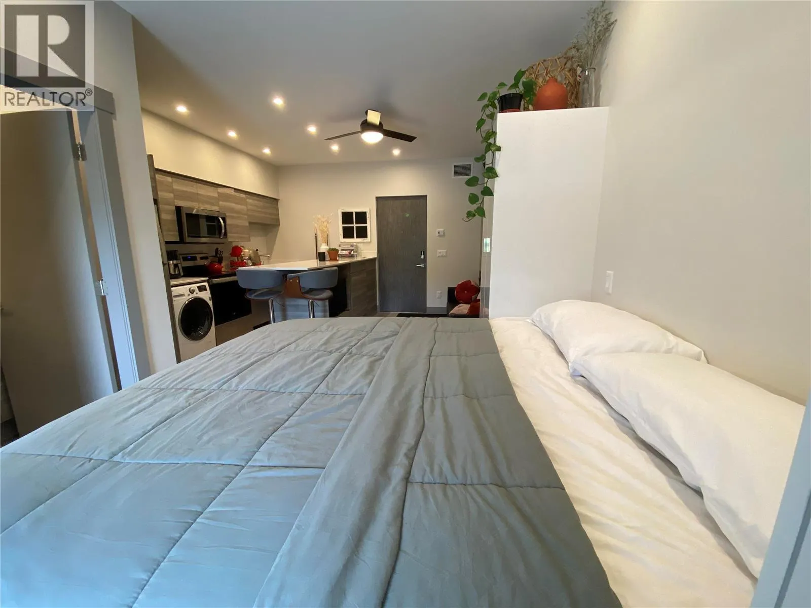 2555 Lakeshore Road Unit# 101
