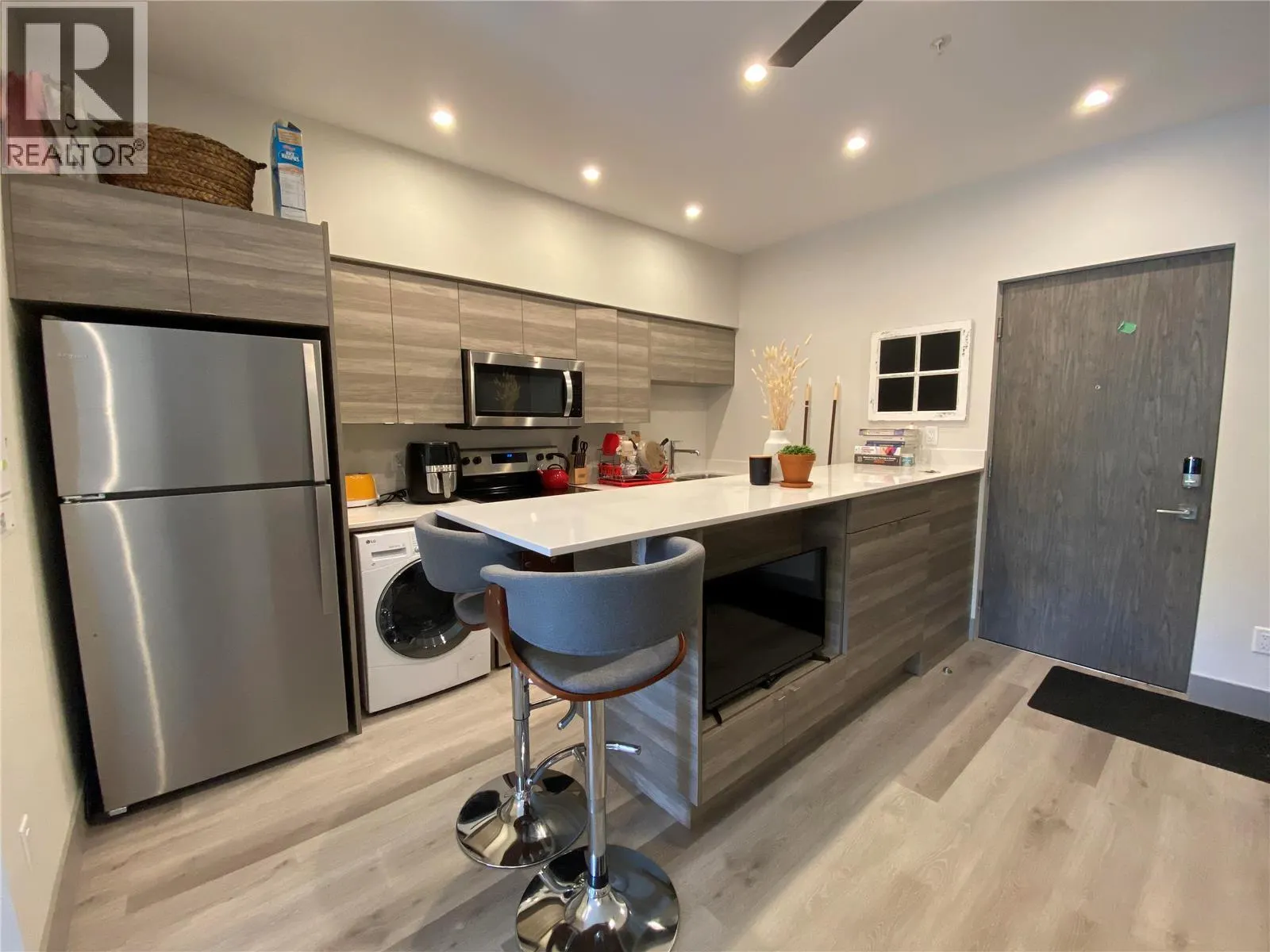 2555 Lakeshore Road Unit# 101