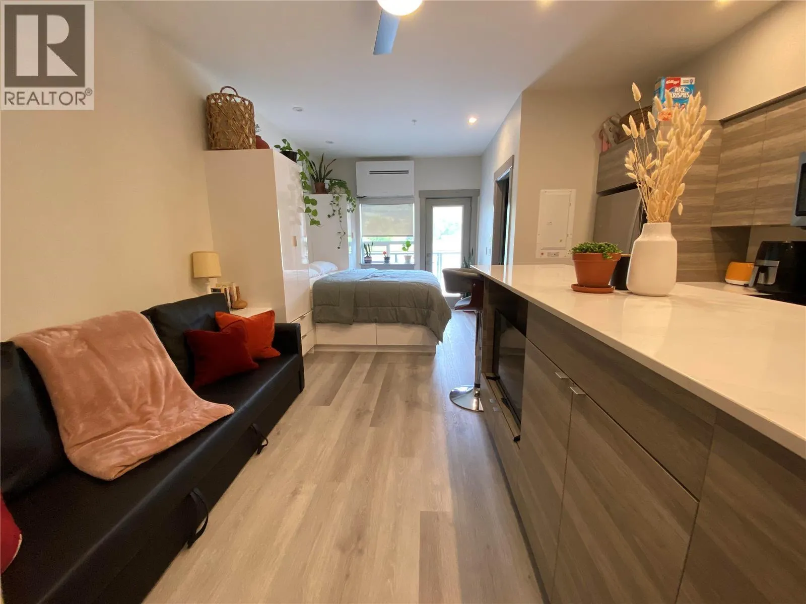 2555 Lakeshore Road Unit# 101