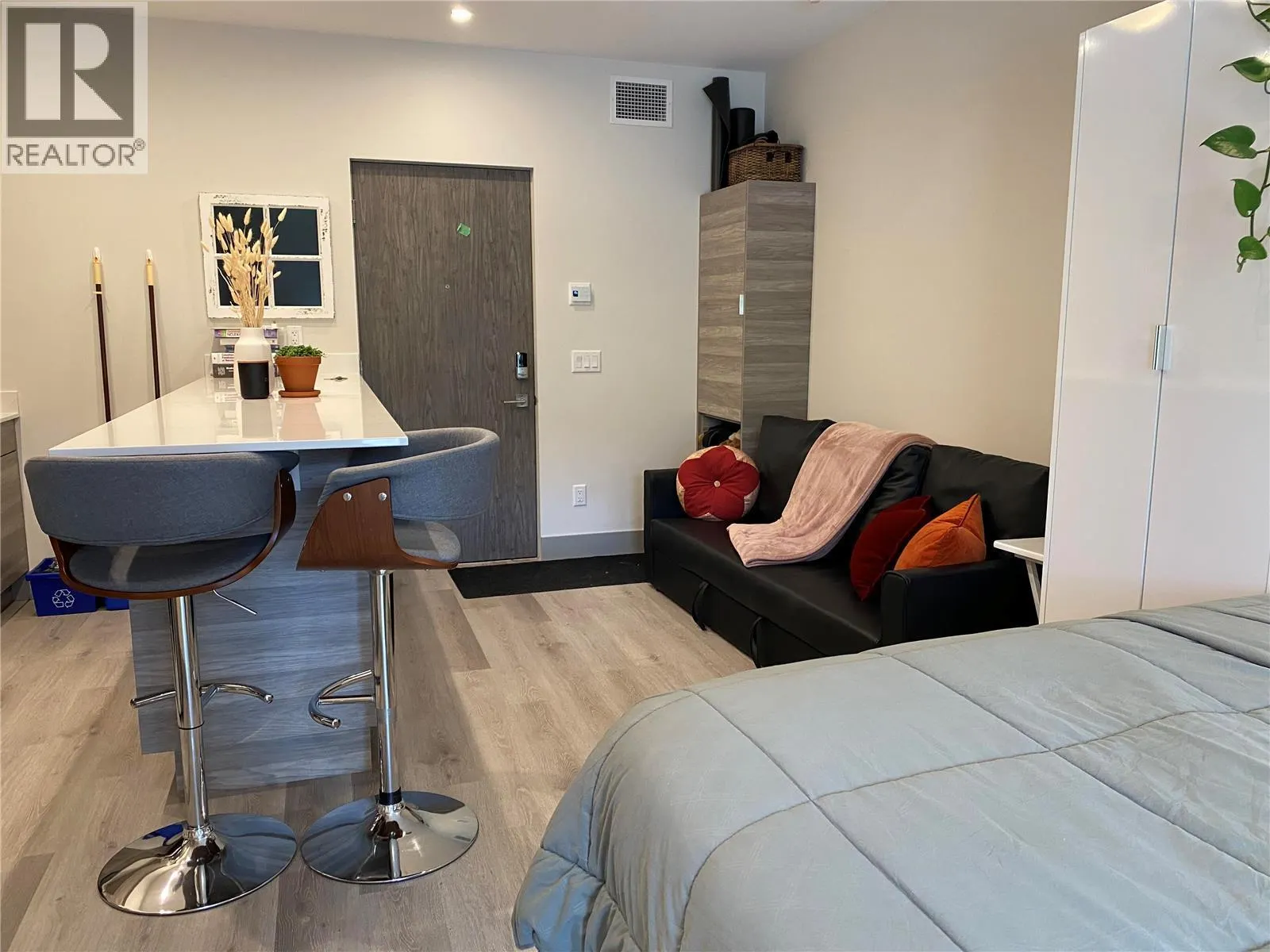 2555 Lakeshore Road Unit# 101