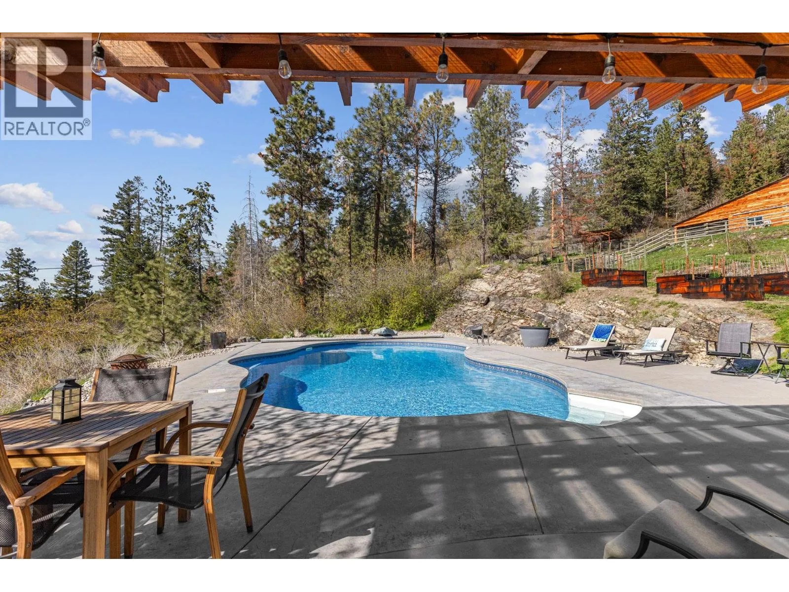 6025 Farmers Drive