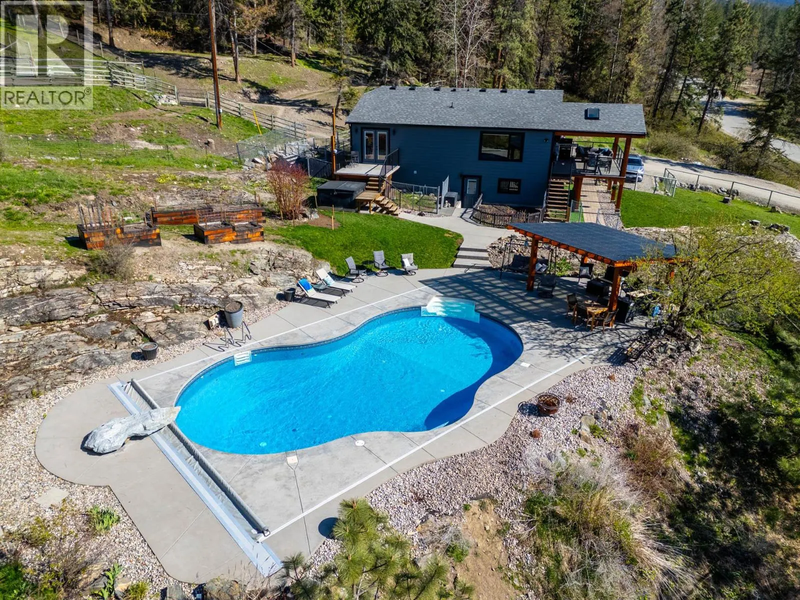 6025 Farmers Drive