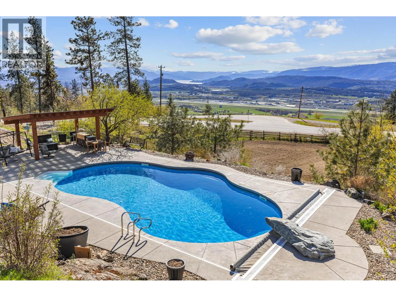 6025 Farmers Drive
