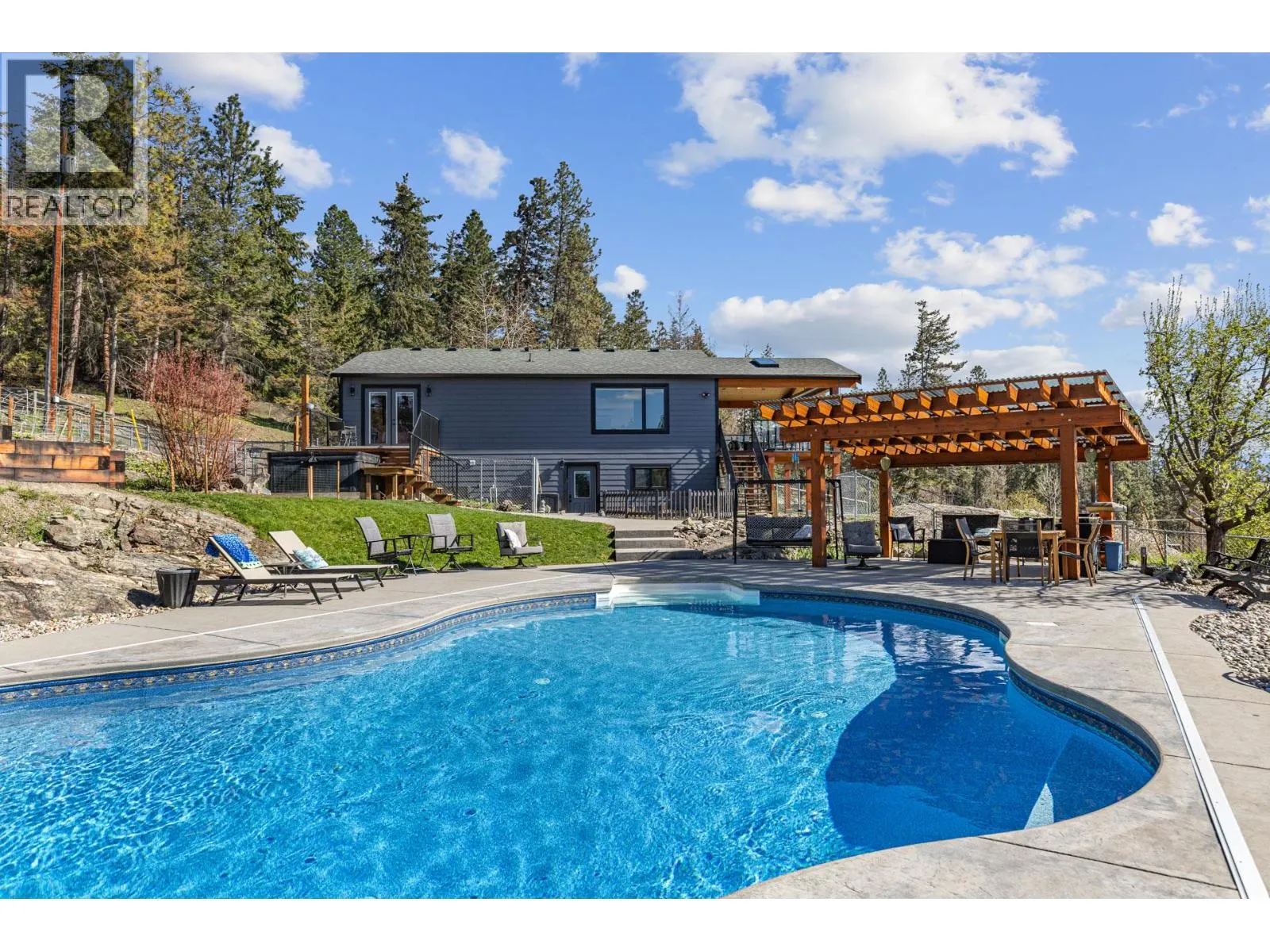 6025 Farmers Drive