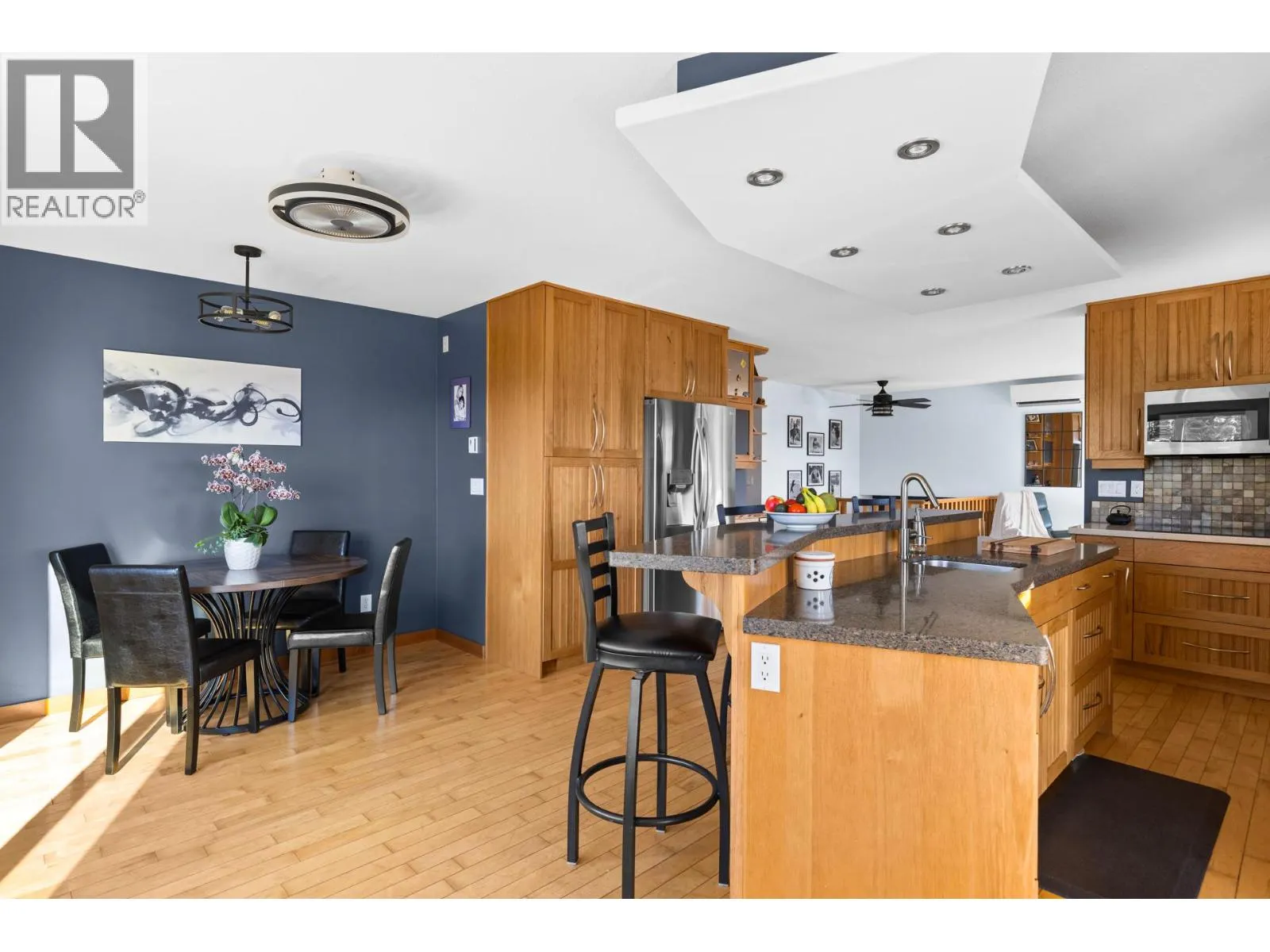 6025 Farmers Drive