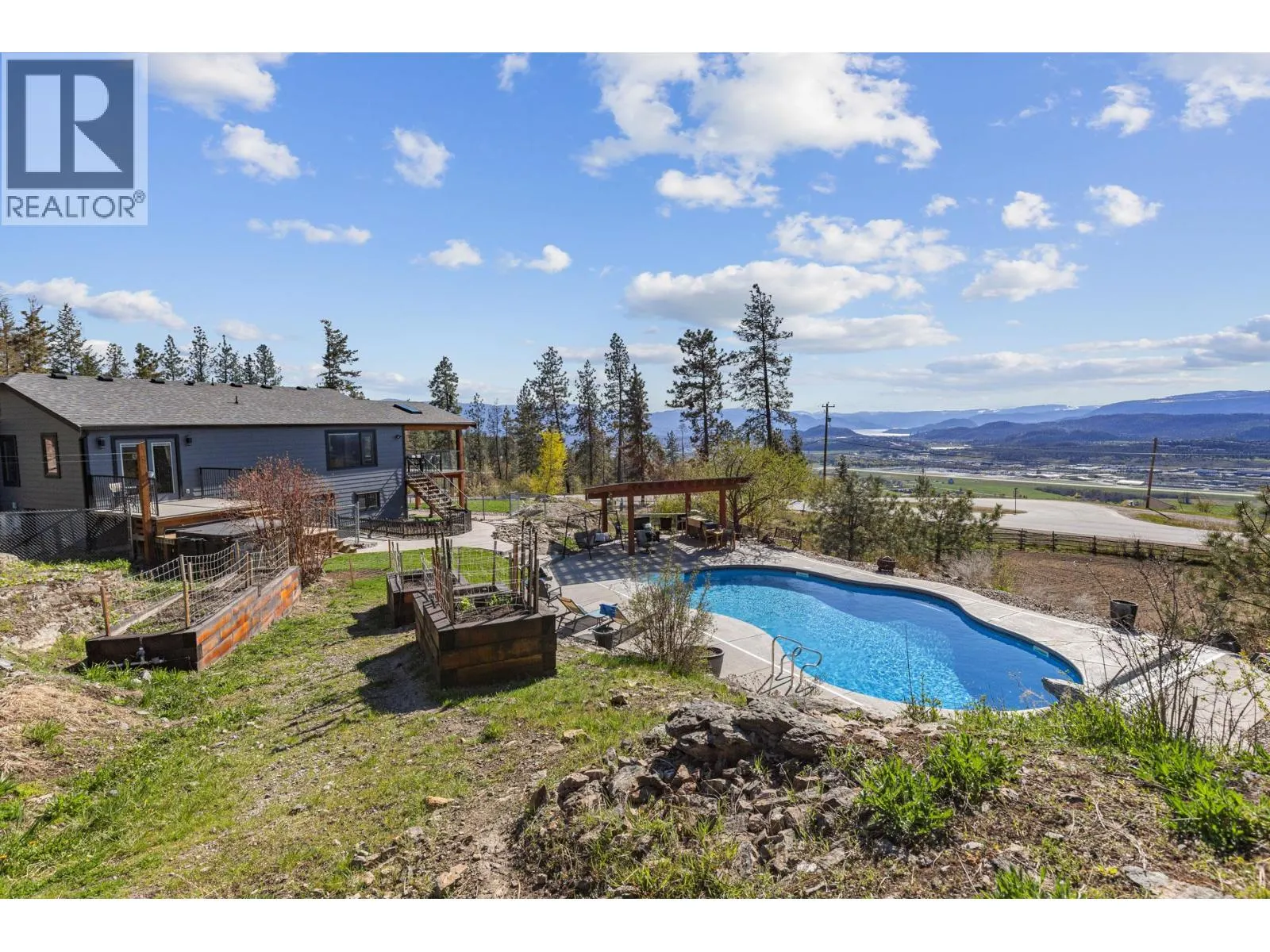 6025 Farmers Drive