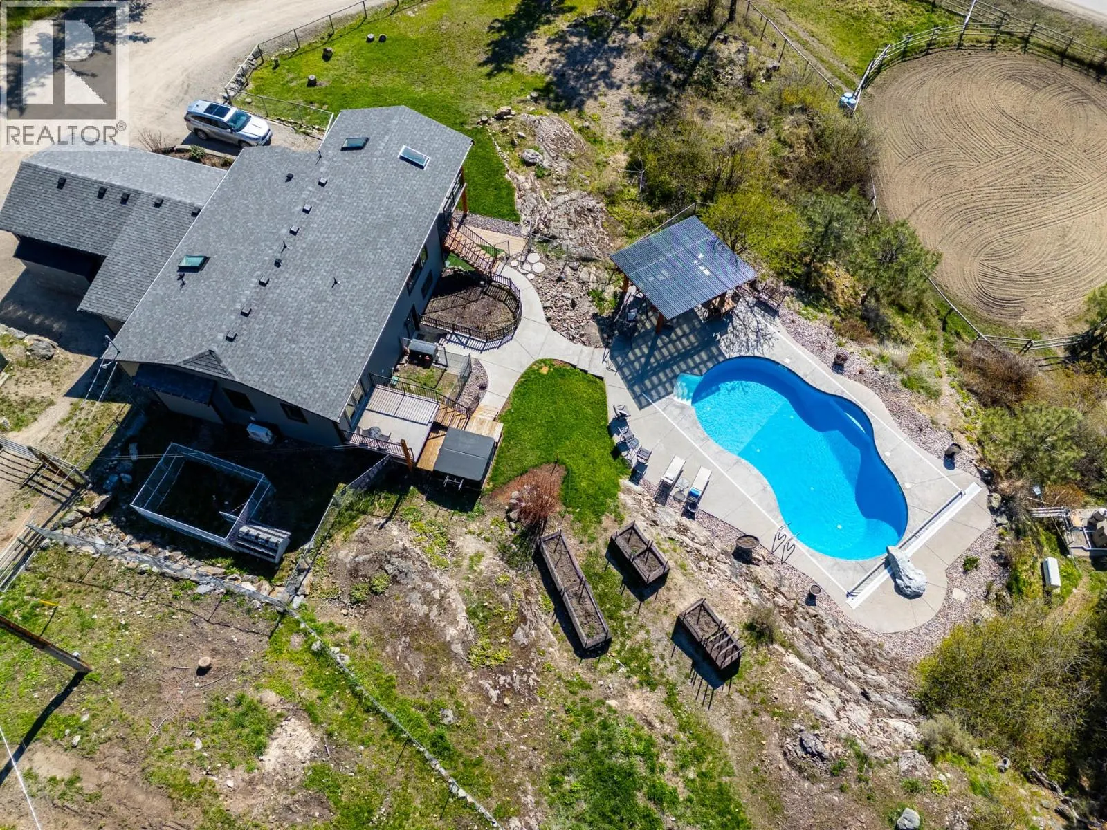 6025 Farmers Drive