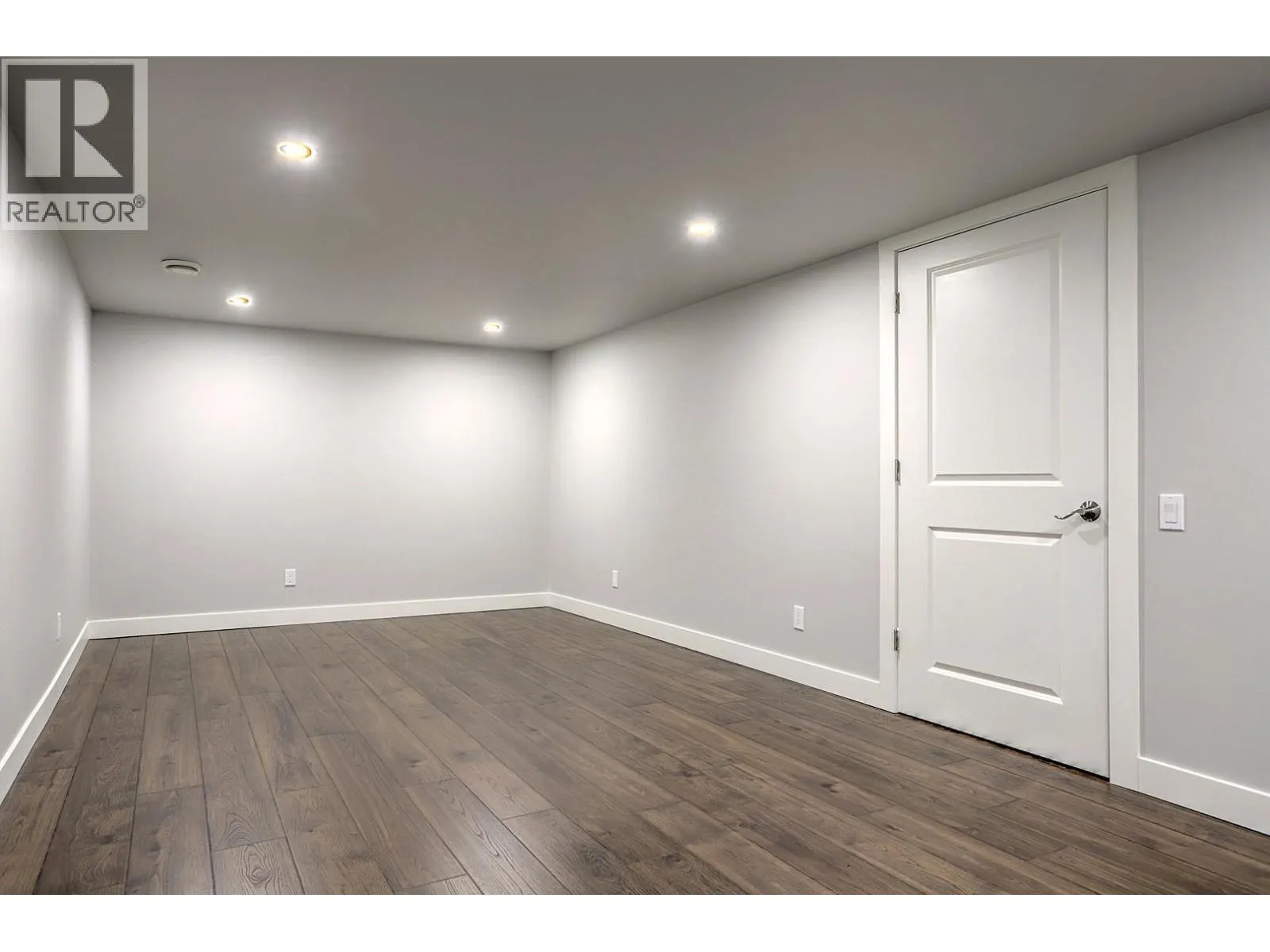 2302 Pine Vista Place