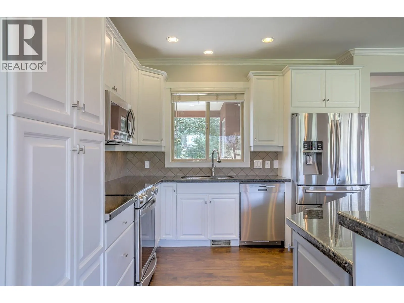 2302 Pine Vista Place