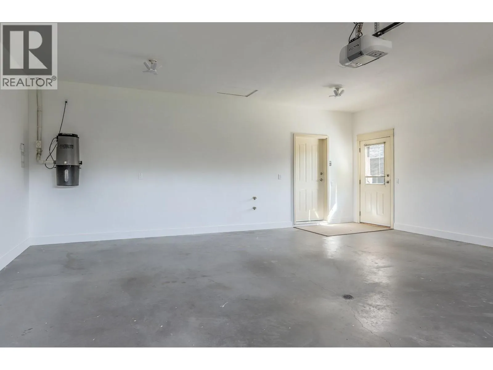 2302 Pine Vista Place