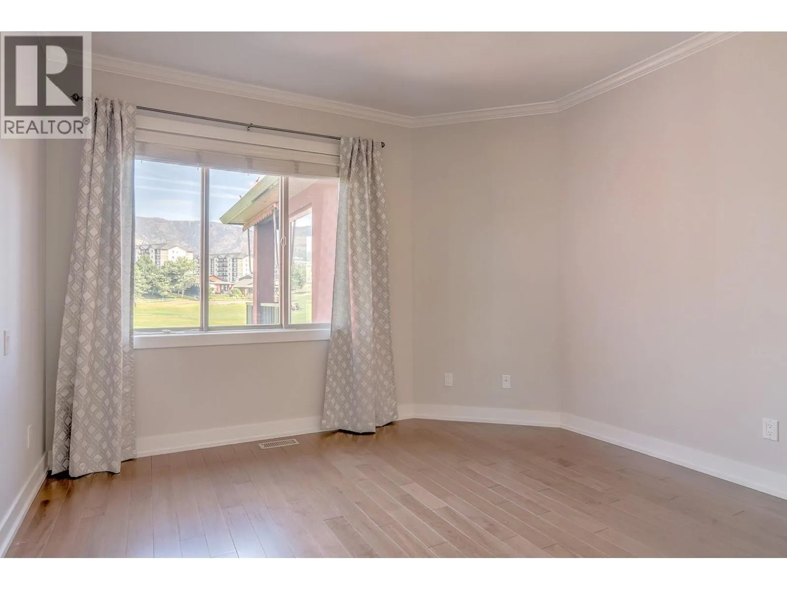 2302 Pine Vista Place