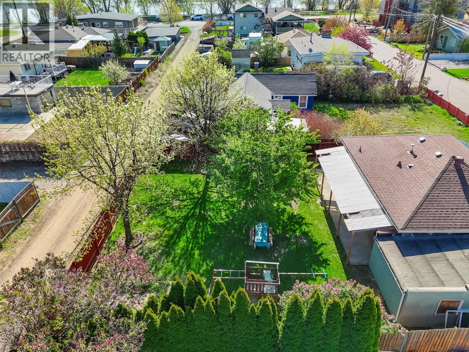 259 LARCH Avenue