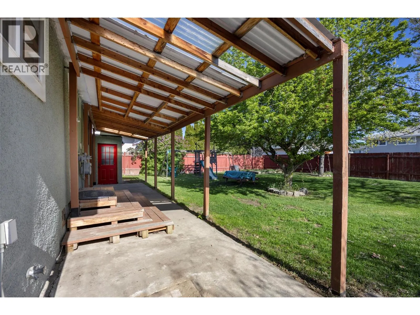 259 LARCH Avenue