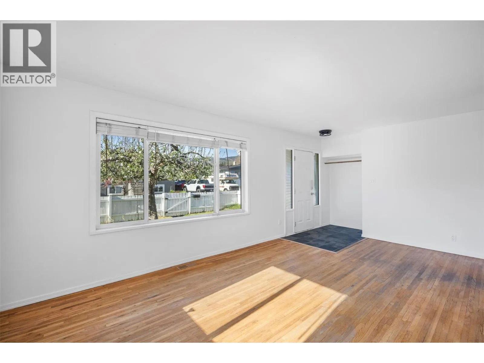 259 LARCH Avenue