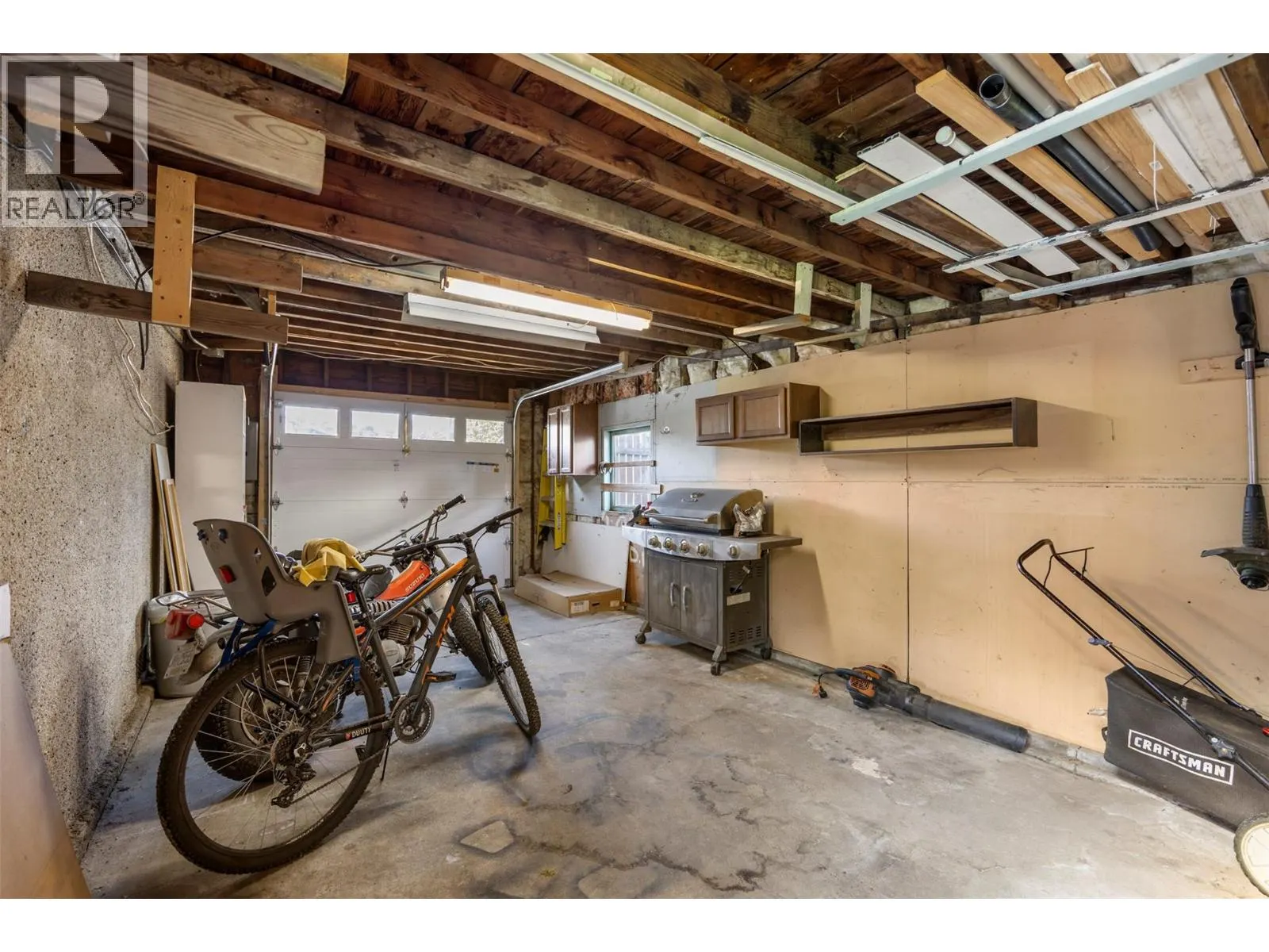 259 LARCH Avenue