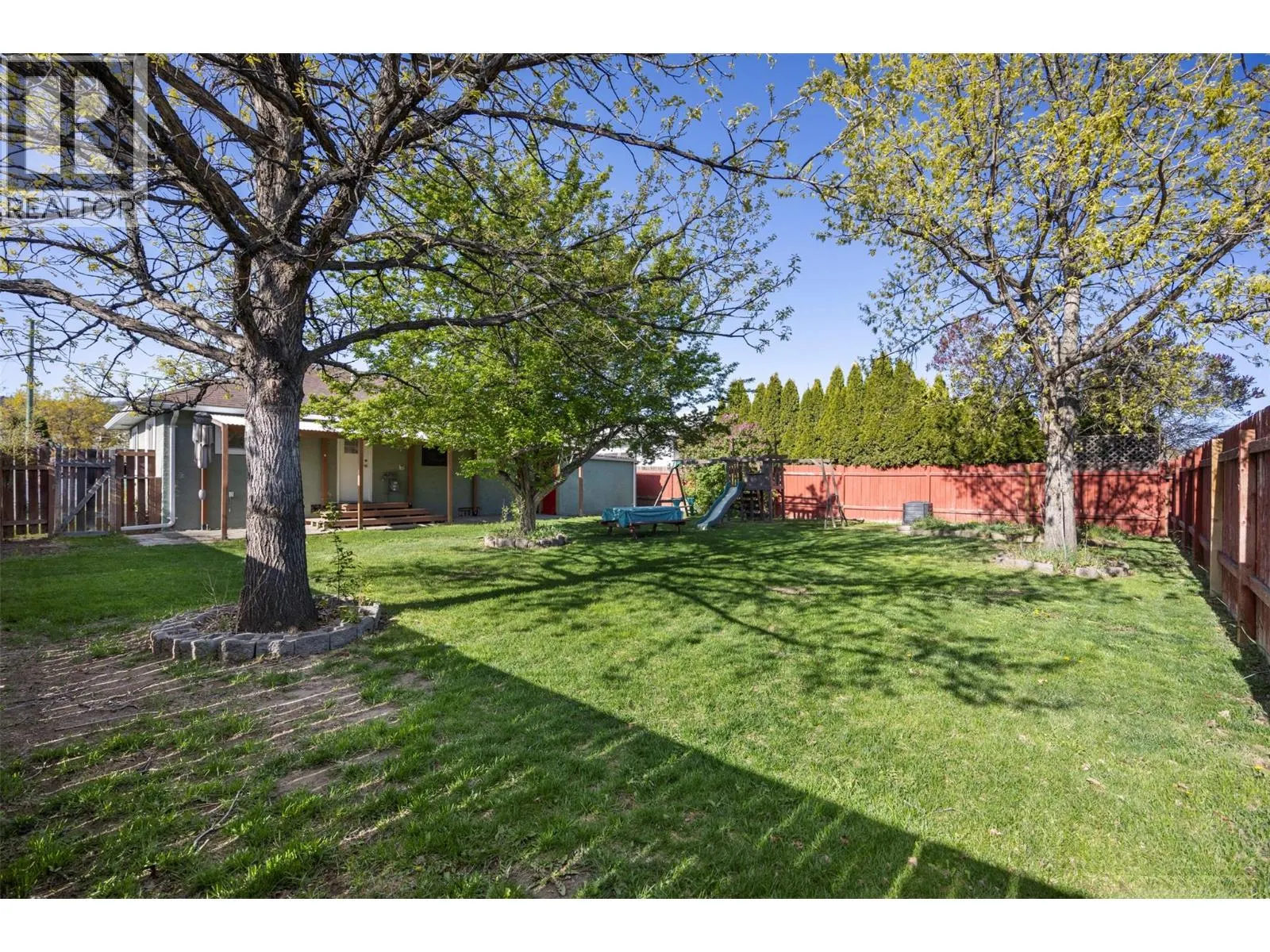 259 LARCH Avenue