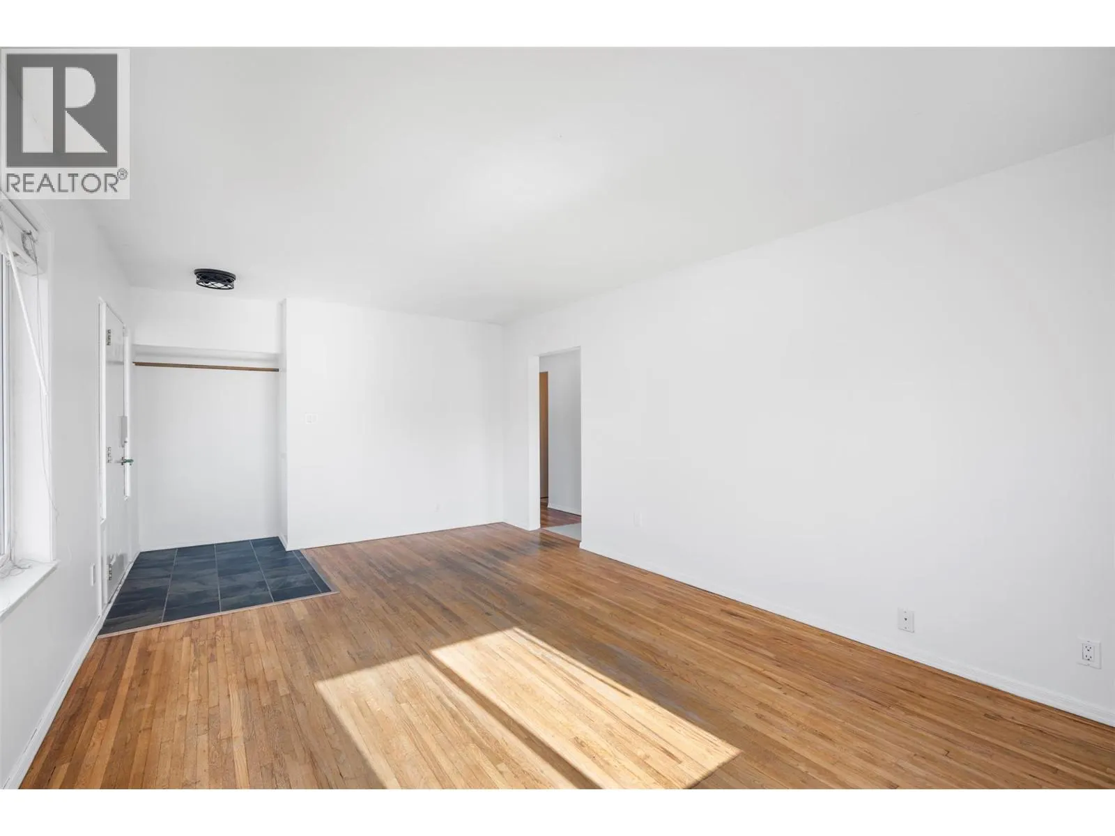 259 LARCH Avenue