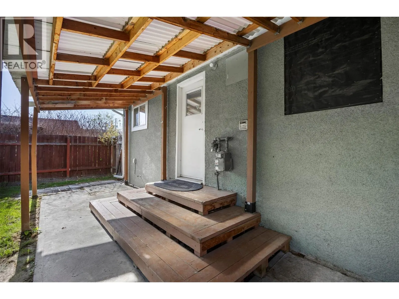 259 LARCH Avenue
