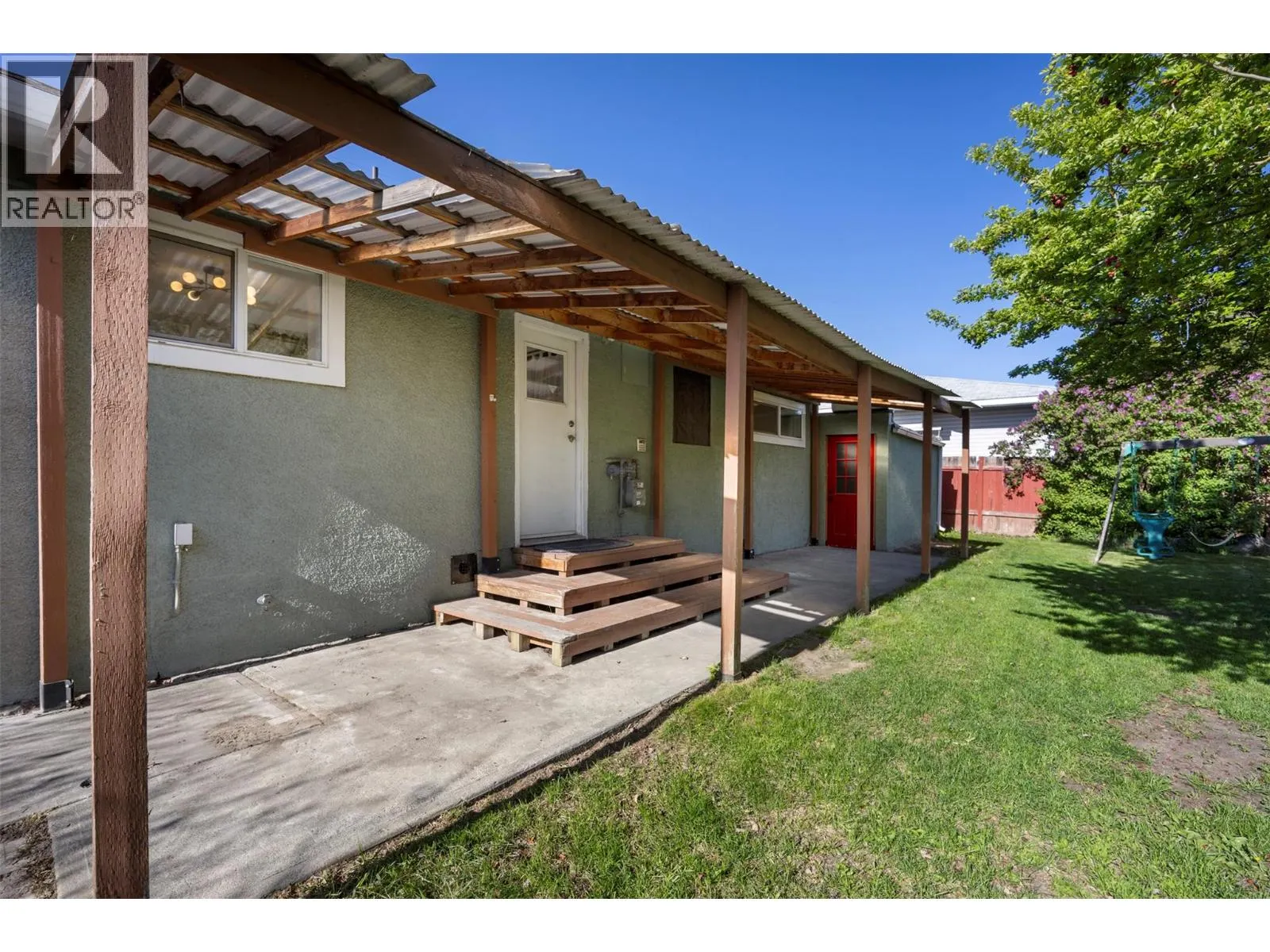 259 LARCH Avenue
