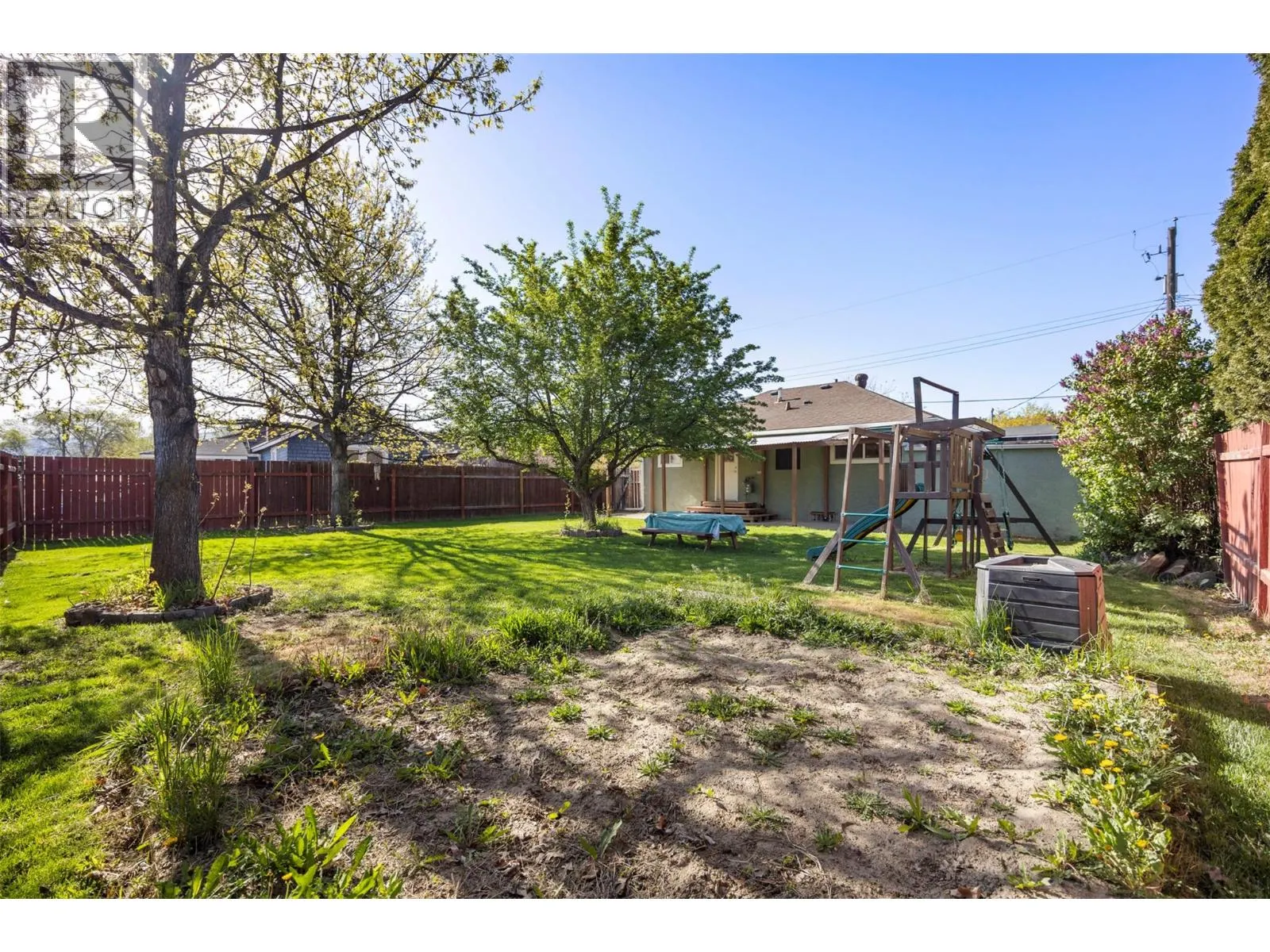 259 LARCH Avenue