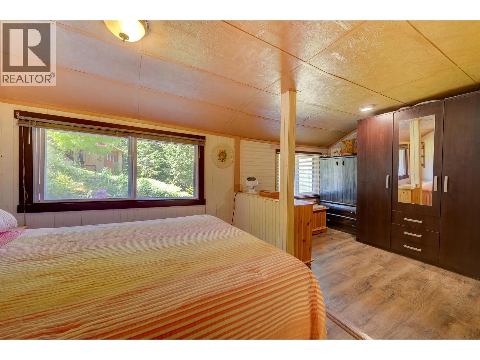 5289 EAST BARRIERE LAKE FS Road